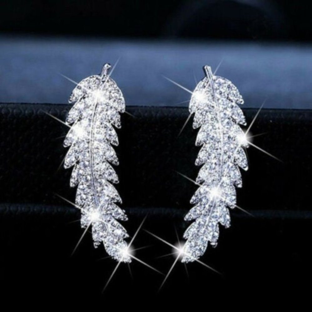 New Gorgeous Sterling Silver Diamond Leaf Studs